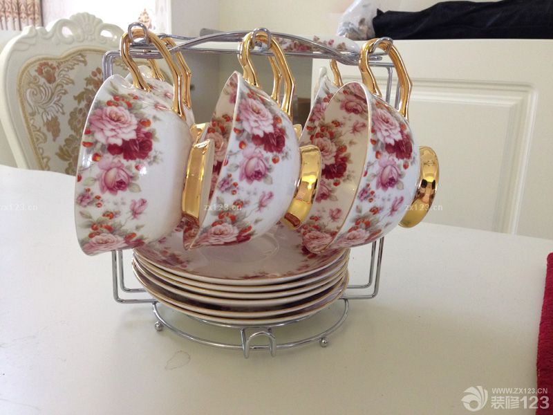 　　在定風(fēng)格的過程時(shí)，就決定裝成歐式了，因?yàn)橄矚g歐式的大氣。