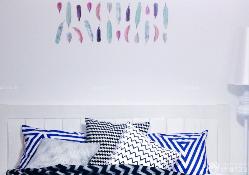 　　80平米，1改造前2改造后，最大的問(wèn)題就是衛(wèi)生間太小，沒(méi)有地方放洗衣機(jī)，所以在廚房和衛(wèi)生間連接的那道墻打了個(gè)洞放洗衣機(jī)進(jìn)去，廚房那面用櫥柜包住，既美觀又實(shí)用。<br>　　希望大家喜歡就多多支持我～～感謝～～撒花~