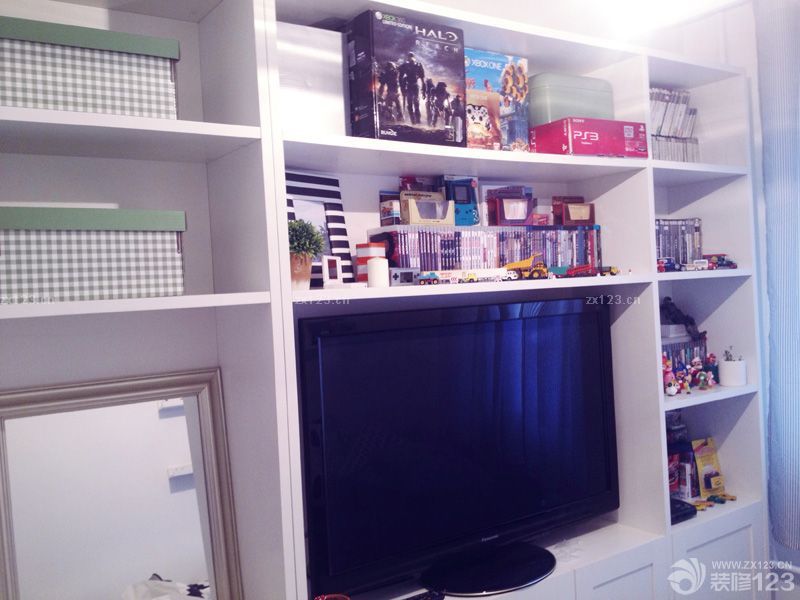 　　80平米，1改造前2改造后，最大的問(wèn)題就是衛(wèi)生間太小，沒(méi)有地方放洗衣機(jī)，所以在廚房和衛(wèi)生間連接的那道墻打了個(gè)洞放洗衣機(jī)進(jìn)去，廚房那面用櫥柜包住，既美觀又實(shí)用。<br>　　希望大家喜歡就多多支持我～～感謝～～撒花~