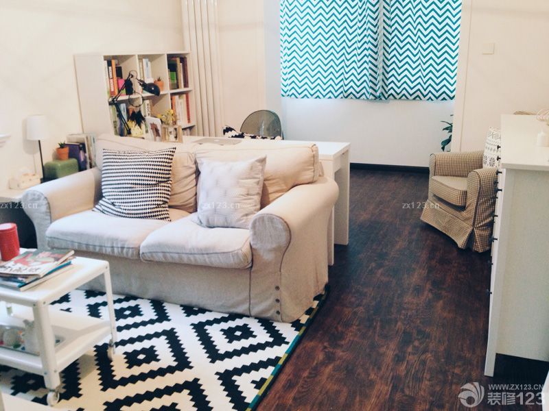 　　80平米，1改造前2改造后，最大的問(wèn)題就是衛(wèi)生間太小，沒(méi)有地方放洗衣機(jī)，所以在廚房和衛(wèi)生間連接的那道墻打了個(gè)洞放洗衣機(jī)進(jìn)去，廚房那面用櫥柜包住，既美觀又實(shí)用。<br>　　希望大家喜歡就多多支持我～～感謝～～撒花~