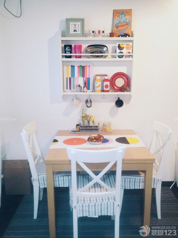 　　80平米，1改造前2改造后，最大的問(wèn)題就是衛(wèi)生間太小，沒(méi)有地方放洗衣機(jī)，所以在廚房和衛(wèi)生間連接的那道墻打了個(gè)洞放洗衣機(jī)進(jìn)去，廚房那面用櫥柜包住，既美觀又實(shí)用。<br>　　希望大家喜歡就多多支持我～～感謝～～撒花~