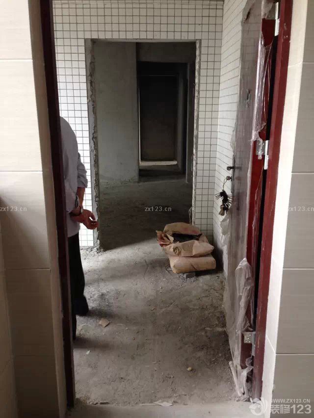 &nbsp;買房的心情是愉快的。但是裝修卻是一件很頭疼的事情，之前做很多的學(xué)習(xí)資料，還要去借鑒朋友們的新家的樣式，這樣才能讓自己的裝修出來的效果會比較好一點(diǎn)。前期真的是超級累的。