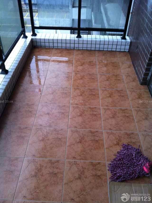 &nbsp;泥木方面是我們比較放心的，因?yàn)檠b修公司有派監(jiān)理來現(xiàn)場看著，這樣節(jié)省了我們很多的精力，能夠把更多的時(shí)間放在用來選擇好的材料上。這樣一來我們就有更多的時(shí)間對新家的裝修進(jìn)行更多的構(gòu)思和選擇。