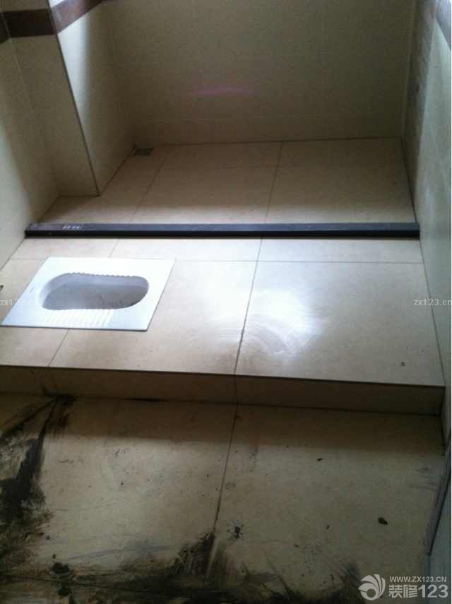 &nbsp;泥木方面是我們比較放心的，因?yàn)檠b修公司有派監(jiān)理來現(xiàn)場看著，這樣節(jié)省了我們很多的精力，能夠把更多的時(shí)間放在用來選擇好的材料上。這樣一來我們就有更多的時(shí)間對新家的裝修進(jìn)行更多的構(gòu)思和選擇。