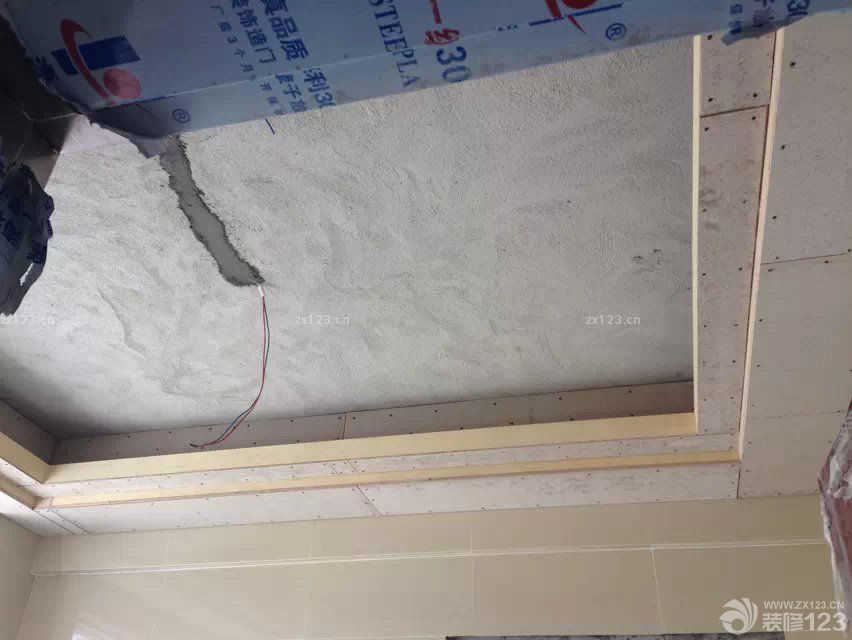 &nbsp;泥木方面是我們比較放心的，因?yàn)檠b修公司有派監(jiān)理來現(xiàn)場看著，這樣節(jié)省了我們很多的精力，能夠把更多的時(shí)間放在用來選擇好的材料上。這樣一來我們就有更多的時(shí)間對新家的裝修進(jìn)行更多的構(gòu)思和選擇。