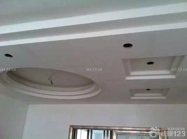 考慮到油漆的重要性，我們在選擇的時(shí)候更多的是花時(shí)間對整個(gè)油漆本身的材料進(jìn)行考察，環(huán)保的材料是我們選擇的第一標(biāo)準(zhǔn)。因?yàn)榭紤]到老婆已經(jīng)懷孕了，環(huán)境的健康尤為重要，所以寧愿買貴一點(diǎn)好一點(diǎn)的材料，也不想買那些便宜的劣質(zhì)油漆。