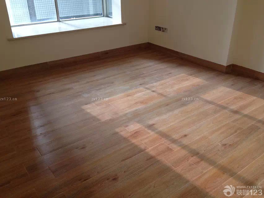 &nbsp;整個(gè)硬裝部分算是安全畢業(yè)了，這叫一個(gè)累啊。要不是整個(gè)裝修隊(duì)伍給力，多半我們已經(jīng)累壞了，還好裝修的工期在預(yù)期之內(nèi)，沒有到最熱的時(shí)候，而且最后整個(gè)預(yù)算也只是超過了一點(diǎn)點(diǎn)。接下來就是慢慢對家里的一些小飾品的添加，讓整個(gè)小家變得更加的溫馨一點(diǎn)。