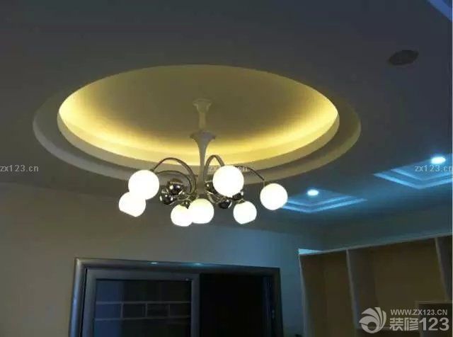 &nbsp;整個(gè)硬裝部分算是安全畢業(yè)了，這叫一個(gè)累啊。要不是整個(gè)裝修隊(duì)伍給力，多半我們已經(jīng)累壞了，還好裝修的工期在預(yù)期之內(nèi)，沒有到最熱的時(shí)候，而且最后整個(gè)預(yù)算也只是超過了一點(diǎn)點(diǎn)。接下來就是慢慢對家里的一些小飾品的添加，讓整個(gè)小家變得更加的溫馨一點(diǎn)。