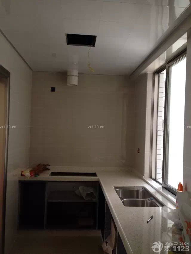 &nbsp;整個(gè)硬裝部分算是安全畢業(yè)了，這叫一個(gè)累啊。要不是整個(gè)裝修隊(duì)伍給力，多半我們已經(jīng)累壞了，還好裝修的工期在預(yù)期之內(nèi)，沒有到最熱的時(shí)候，而且最后整個(gè)預(yù)算也只是超過了一點(diǎn)點(diǎn)。接下來就是慢慢對家里的一些小飾品的添加，讓整個(gè)小家變得更加的溫馨一點(diǎn)。