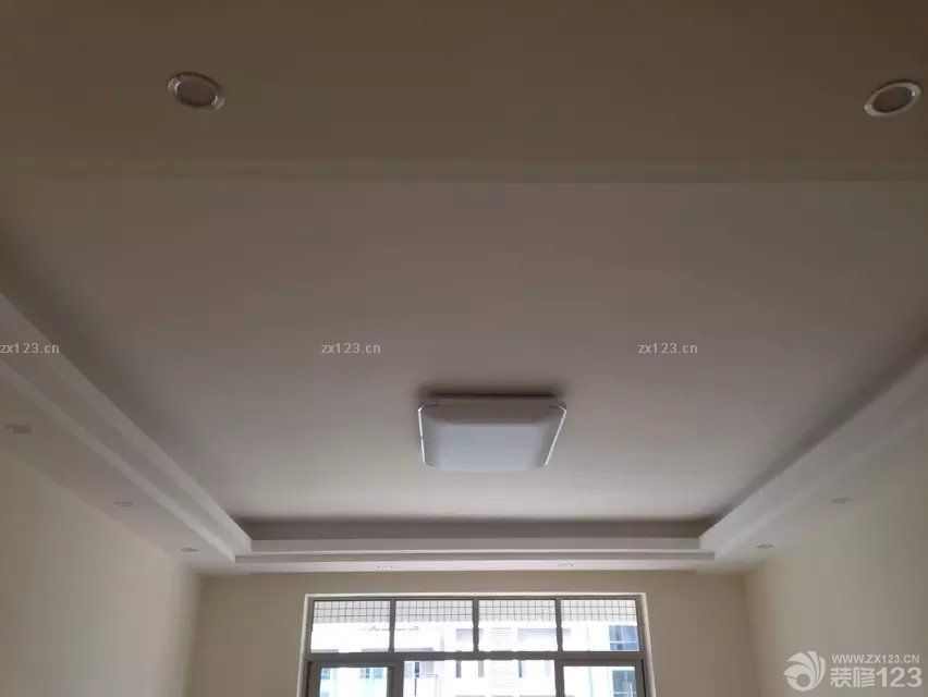 &nbsp;整個(gè)硬裝部分算是安全畢業(yè)了，這叫一個(gè)累啊。要不是整個(gè)裝修隊(duì)伍給力，多半我們已經(jīng)累壞了，還好裝修的工期在預(yù)期之內(nèi)，沒有到最熱的時(shí)候，而且最后整個(gè)預(yù)算也只是超過了一點(diǎn)點(diǎn)。接下來就是慢慢對家里的一些小飾品的添加，讓整個(gè)小家變得更加的溫馨一點(diǎn)。