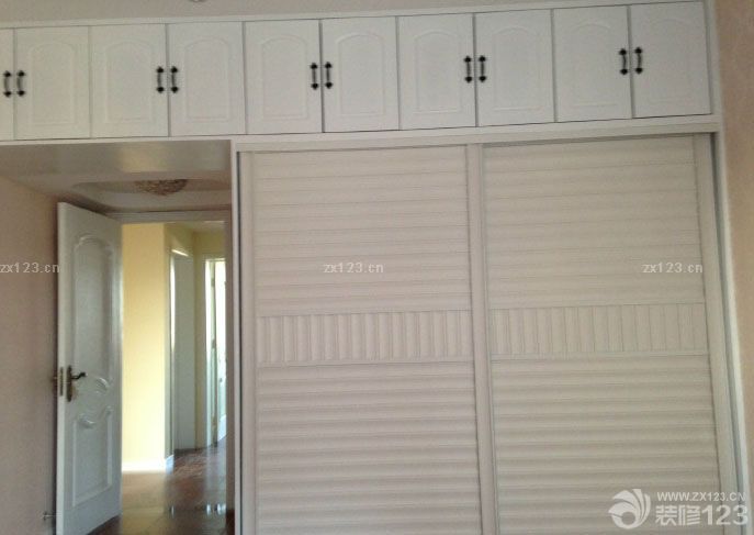 &nbsp;整個裝修工程總算完了，這段時間特別感謝兩個老表對裝修中的貢獻，裝修才能這么順利的完成。整個時間不算長，在預(yù)期之內(nèi)，預(yù)算也沒有超出。所以很溫馨的家就這么順利的建成了。