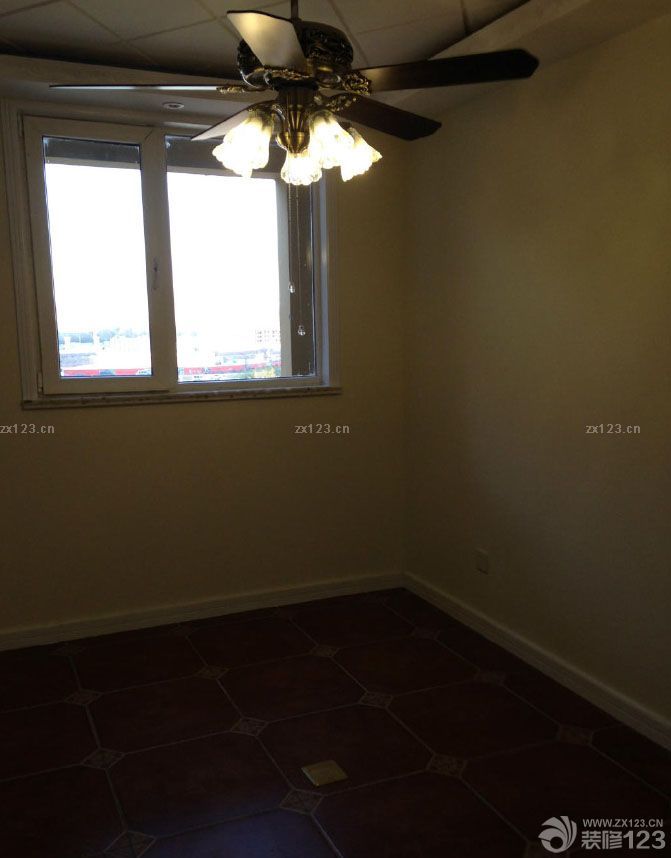 &nbsp;整個裝修工程總算完了，這段時間特別感謝兩個老表對裝修中的貢獻，裝修才能這么順利的完成。整個時間不算長，在預(yù)期之內(nèi)，預(yù)算也沒有超出。所以很溫馨的家就這么順利的建成了。