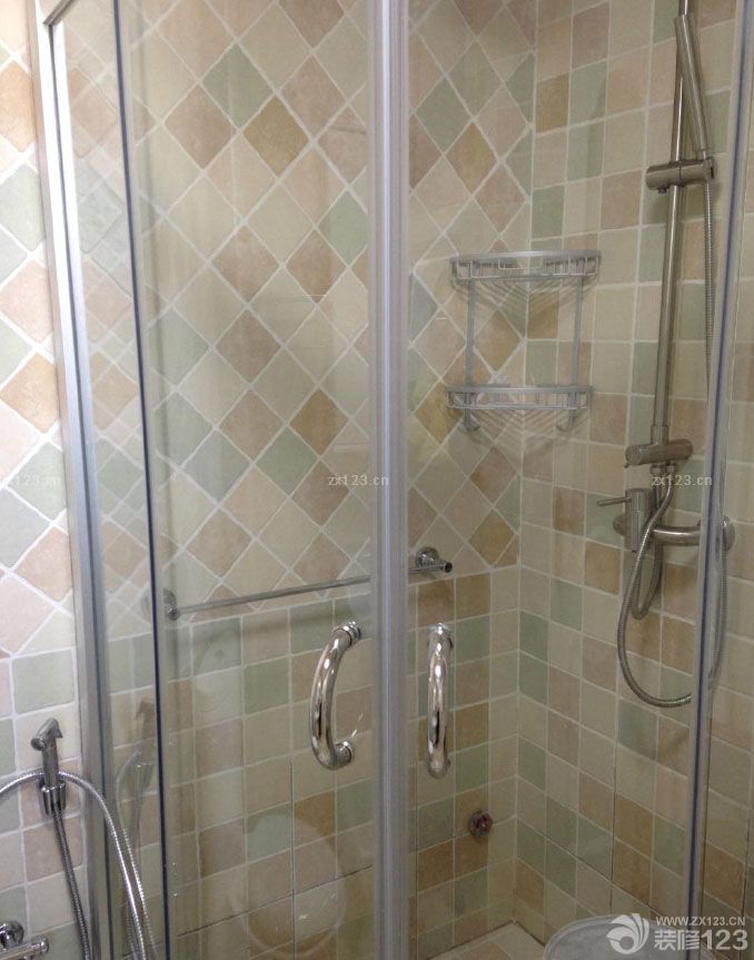 &nbsp;整個裝修工程總算完了，這段時間特別感謝兩個老表對裝修中的貢獻，裝修才能這么順利的完成。整個時間不算長，在預(yù)期之內(nèi)，預(yù)算也沒有超出。所以很溫馨的家就這么順利的建成了。