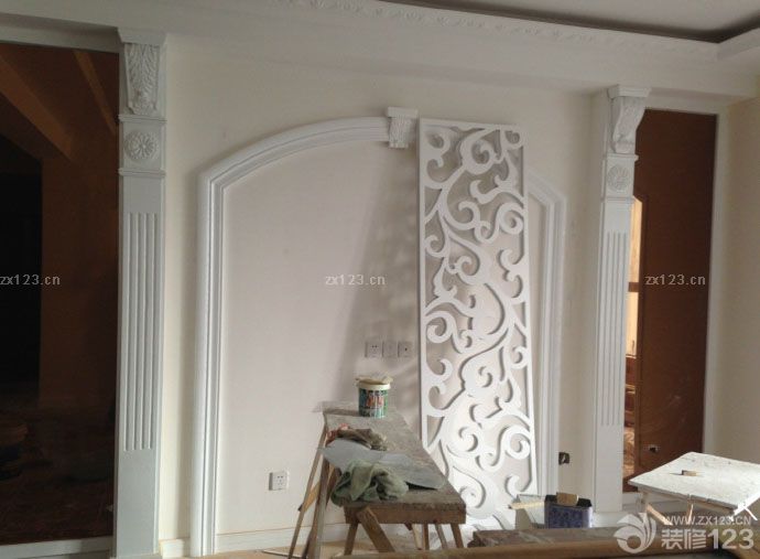 　　廚房酒架~!~! 我家弧形吊頂~!~! 陽臺的花架，在此贊一個，非常的不錯~!~! 廚房小陽臺和大陽臺的吊頂 主臥的衣柜啊~!~! 在此非常感謝我的老表和小兄弟們，對我家的裝修真是用了真心，下了功夫，有些我自己沒想到的都幫我想到了，非常的感謝，大家的手藝得到我們樓上樓下的贊同和認可，相信你們的能力會得到更多人的認可。<br>