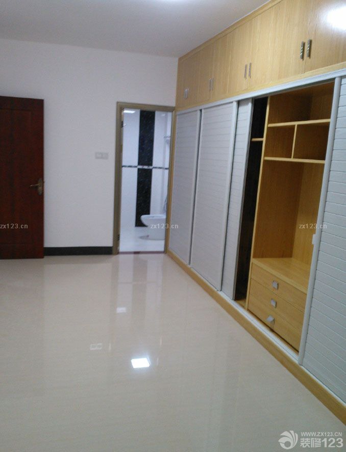 &nbsp;新家裝修的過程可謂是一波三折啊。開始木工有事耽誤，后來是家具運輸?shù)臅r候遇到了一點麻煩，耽誤的時間不是很多，但還是將整個裝修的時間延長了一點，不過還好，質(zhì)量還是很不錯的，特別是裝修師傅的手藝很好。加上預(yù)算不是超了很多，所以整個裝修還是滿意的。