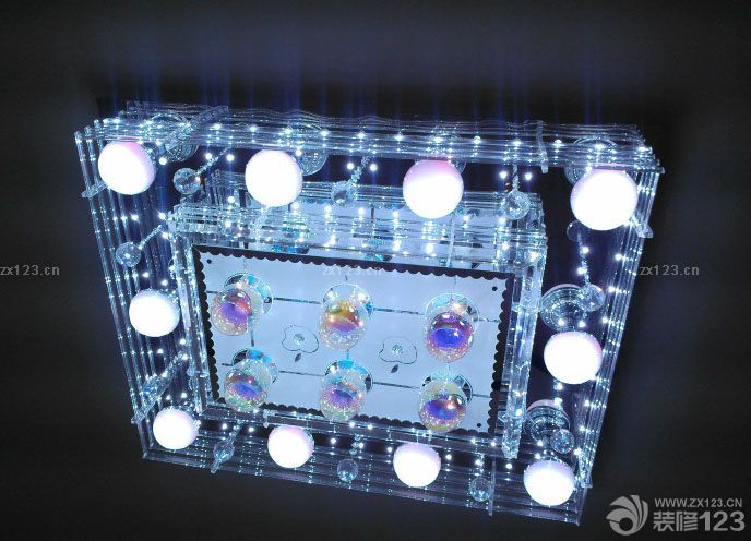 &nbsp;新家裝修的過程可謂是一波三折啊。開始木工有事耽誤，后來是家具運輸?shù)臅r候遇到了一點麻煩，耽誤的時間不是很多，但還是將整個裝修的時間延長了一點，不過還好，質(zhì)量還是很不錯的，特別是裝修師傅的手藝很好。加上預(yù)算不是超了很多，所以整個裝修還是滿意的。