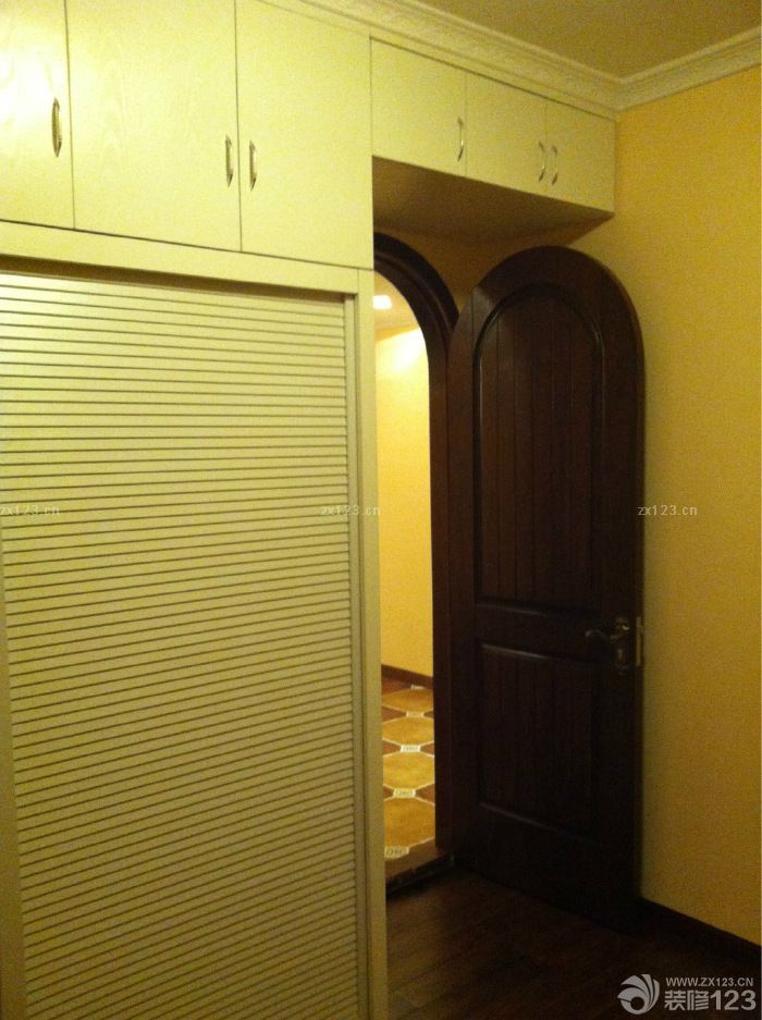 &nbsp;終于熬到結(jié)束這一天了。這叫一個累啊，時間空的時候都在現(xiàn)場監(jiān)督著，一有時間就是在外面選購材料。這幾個月都沒好好休息過，不過還好裝修出來的效果是很不錯的。溫馨的氛圍讓整個辛苦都不重要了。