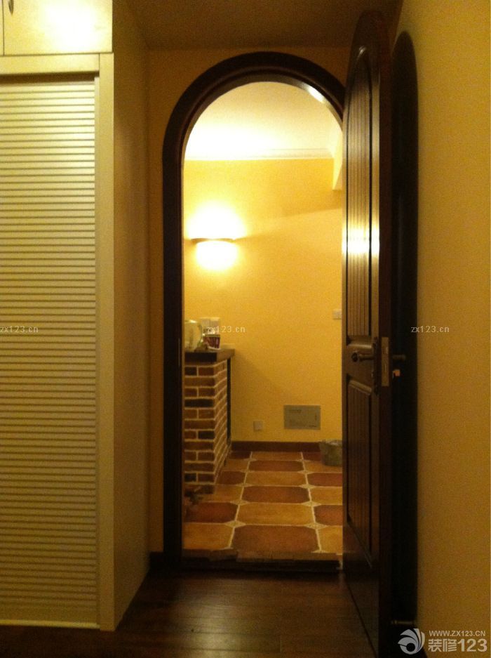 &nbsp;終于熬到結(jié)束這一天了。這叫一個累啊，時間空的時候都在現(xiàn)場監(jiān)督著，一有時間就是在外面選購材料。這幾個月都沒好好休息過，不過還好裝修出來的效果是很不錯的。溫馨的氛圍讓整個辛苦都不重要了。