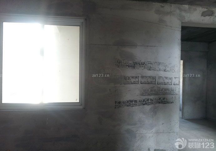  整個(gè)房間的格局還是很不錯(cuò)的，比想象中要好一點(diǎn)。剛拿到鑰匙就準(zhǔn)備裝修的事情了。整個(gè)裝修要準(zhǔn)備的東西很多很多。包括前期的一些材料準(zhǔn)備還有裝修公司的聯(lián)系。