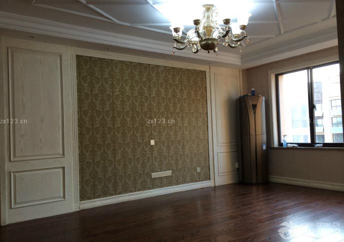 　　和老婆是小學(xué)同學(xué)，一路走來坎坎坷坷，小家傾注了我們?nèi)啃难m然資金十分有限，還是希望能夠為未來的家增光添彩，因此，打折購買家具是省錢的一大方法。大家走起，來看一下我囊中羞澀，苦心經(jīng)營的有愛小家吧!不喜勿噴哦!<br>