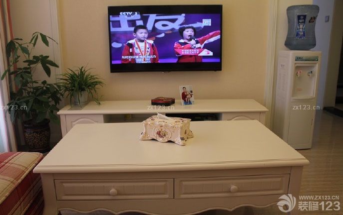 　　這就是我的溫馨小家，簡(jiǎn)簡(jiǎn)單單裝修，但是一點(diǎn)也不失溫馨哦，電梯公寓，大眾款，曬曬，也幸福啦，好了，我口水都說(shuō)干了，,我運(yùn)氣也比較好,當(dāng)時(shí)買家具的時(shí)候是遇到他們作活動(dòng),所以算起來(lái)性價(jià)比還是很高呢,我去其他實(shí)體店當(dāng)時(shí)看了下,比我買的總的要貴上千呢,所以是很高興很愉快的一次購(gòu)物呢!還是值得的。<br>