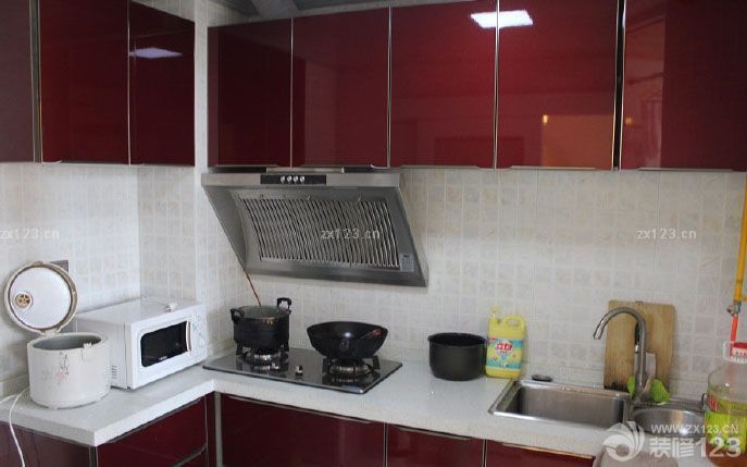 　　這就是我的溫馨小家，簡(jiǎn)簡(jiǎn)單單裝修，但是一點(diǎn)也不失溫馨哦，電梯公寓，大眾款，曬曬，也幸福啦，好了，我口水都說(shuō)干了，,我運(yùn)氣也比較好,當(dāng)時(shí)買家具的時(shí)候是遇到他們作活動(dòng),所以算起來(lái)性價(jià)比還是很高呢,我去其他實(shí)體店當(dāng)時(shí)看了下,比我買的總的要貴上千呢,所以是很高興很愉快的一次購(gòu)物呢!還是值得的。<br>