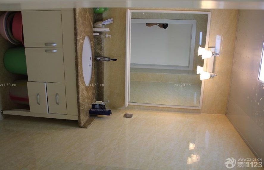 　　這就是我的溫馨小家，簡(jiǎn)簡(jiǎn)單單裝修，但是一點(diǎn)也不失溫馨哦，電梯公寓，大眾款，曬曬，也幸福啦，好了，我口水都說(shuō)干了，,我運(yùn)氣也比較好,當(dāng)時(shí)買家具的時(shí)候是遇到他們作活動(dòng),所以算起來(lái)性價(jià)比還是很高呢,我去其他實(shí)體店當(dāng)時(shí)看了下,比我買的總的要貴上千呢,所以是很高興很愉快的一次購(gòu)物呢!還是值得的。<br>