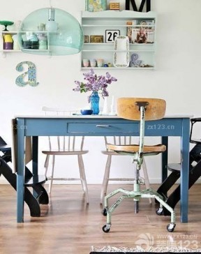 两室一厅折叠式餐桌设计效果图片