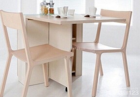 折叠式餐桌 极简风格
