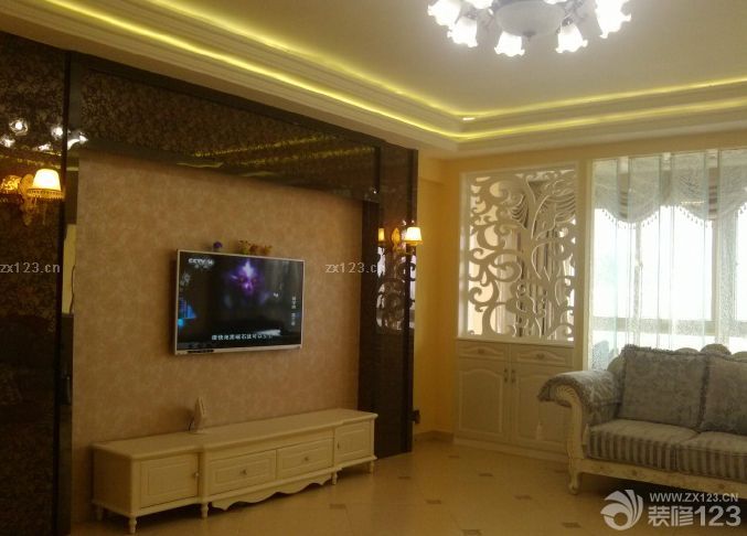 &nbsp;入住已經(jīng)有一段時(shí)間了。因?yàn)檠b修完太累了，所以選擇出去旅行了一段時(shí)間，剛好能夠?qū)⑿录业挠推嵛夺尫乓幌?。回?lái)之后想想裝修的過(guò)程，還是覺(jué)得值得的。從最開(kāi)始的選擇裝修公司，到現(xiàn)在的材料家具，這一路都是很辛苦的，不過(guò)還好，家的溫馨讓我們堅(jiān)持到了最后。