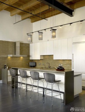 loft公寓斜顶阁楼厨房装修设计效果图欣赏