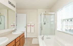 小户型浴室浴巾架装修案例
