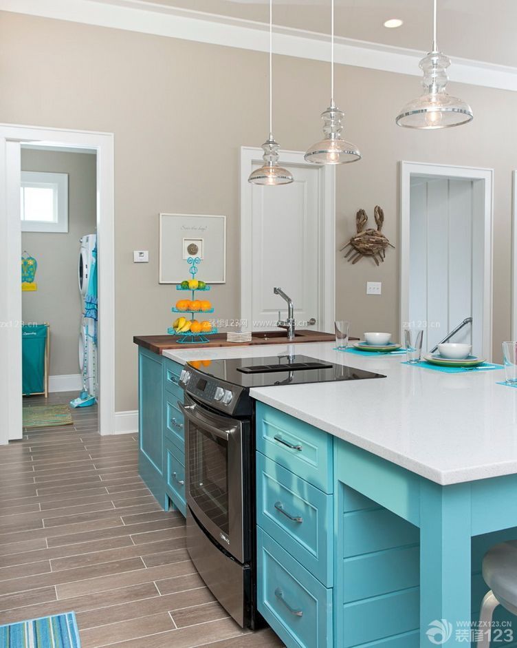 三室一厅厨房蓝色橱柜设计图