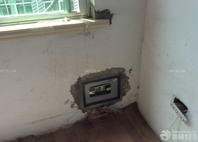 油工師傅也已經(jīng)退場(chǎng)了，接下來(lái)就差燈飾，軟裝，家具，家電類的了。整個(gè)油漆還不錯(cuò)，施工的師傅還是挺負(fù)責(zé)的。每一次都是我們不在的時(shí)候有問(wèn)題先問(wèn)我意見(jiàn)，然后在處理的。