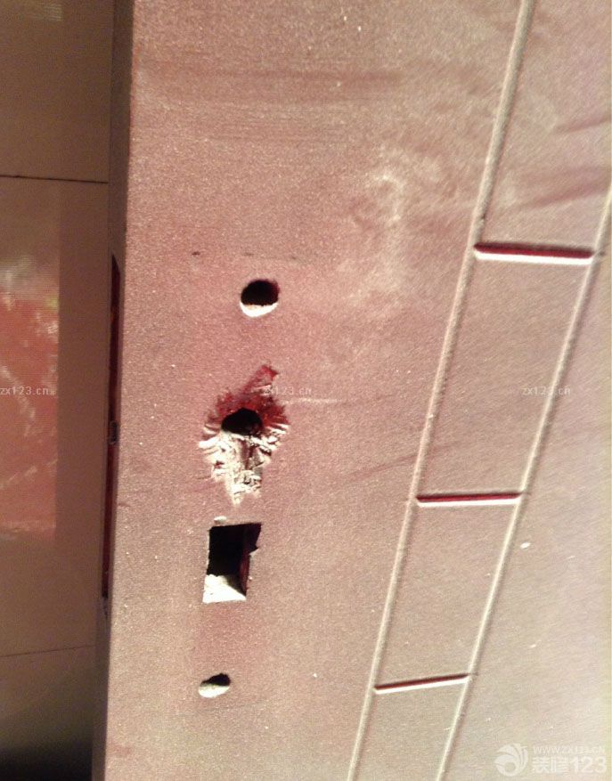 油工師傅也已經(jīng)退場(chǎng)了，接下來(lái)就差燈飾，軟裝，家具，家電類的了。整個(gè)油漆還不錯(cuò)，施工的師傅還是挺負(fù)責(zé)的。每一次都是我們不在的時(shí)候有問(wèn)題先問(wèn)我意見(jiàn)，然后在處理的。