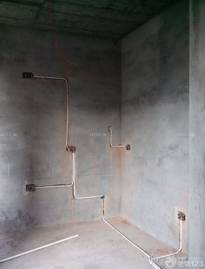 今年年初新房鑰匙就到手了，我和老公都是工薪階層并不是很富裕，也有房子住，本不打算馬上裝修，可是大半年來看著小院里一家一戶都陸續(xù)裝修搬進新家，我便開始心急，一直就想著搬出父母家擁有一個自己真正獨立的小家。