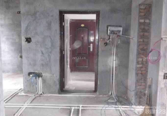 今年年初新房鑰匙就到手了，我和老公都是工薪階層并不是很富裕，也有房子住，本不打算馬上裝修，可是大半年來看著小院里一家一戶都陸續(xù)裝修搬進新家，我便開始心急，一直就想著搬出父母家擁有一個自己真正獨立的小家。