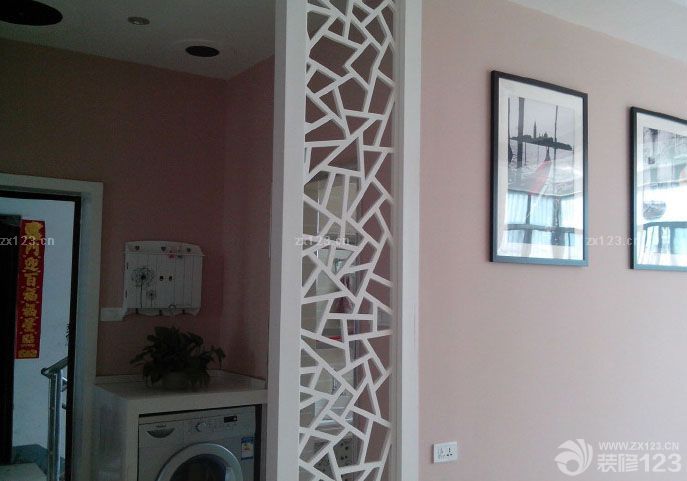 小窩裝修好后，通風(fēng)了四五個月，終于入住了。住在自己一手打造的房子里，激動又興奮，盡管很多東西還不夠齊備...... 不多說，上圖吧 客廳 玄關(guān) 餐廳 廚房 衛(wèi)生間 主臥 書房 書房的沙發(fā)床 寶寶還和外婆一起住，所以暫時空著。整體效果看起來很不錯。