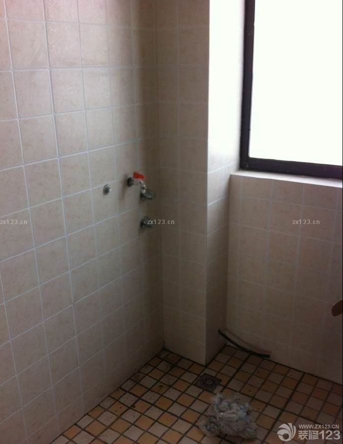 &nbsp;終于拿到了鑰匙了，終于有了自己的小家了，整個人心情很復(fù)雜，開心的是有了自己的家，擔(dān)心的是裝修是很費時間的一件事。不過為了溫馨小家，豁出去了。