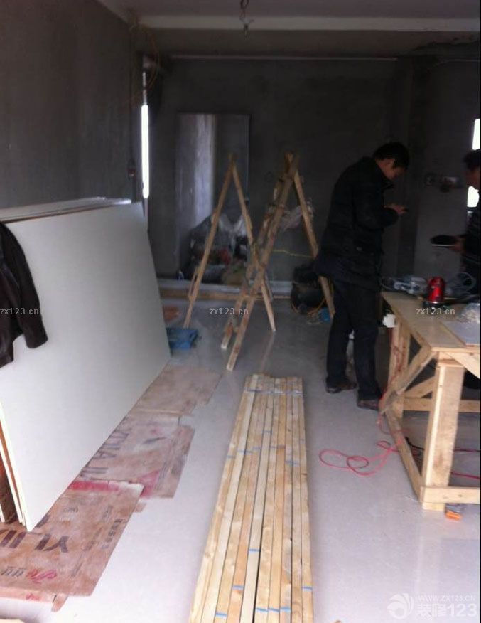 &nbsp;終于拿到了鑰匙了，終于有了自己的小家了，整個人心情很復(fù)雜，開心的是有了自己的家，擔(dān)心的是裝修是很費時間的一件事。不過為了溫馨小家，豁出去了。