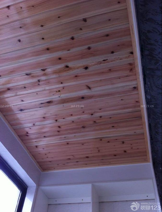 木工畢業(yè)了，裝修工作也就是等于進行了一半了，整個人也就不那么累了。還好施工的師傅比較給力，順利進行的同時還給了我們不少的好的建議，我們才不會迷迷糊糊的。