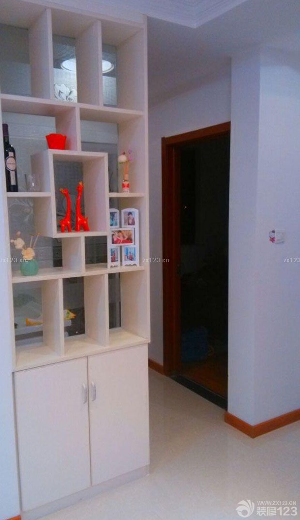  終于竣工了。裝修真的比想象中累好多啊。整個人都累的不行了，每天工作之余還要到處購買材料，買家具，監(jiān)理現(xiàn)場，不過現(xiàn)在回頭想想，沒有付出，就沒有今天這么漂亮溫馨的小家。整個人也就舒服多了。