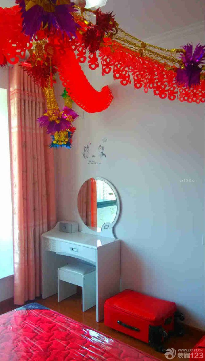  終于竣工了。裝修真的比想象中累好多啊。整個人都累的不行了，每天工作之余還要到處購買材料，買家具，監(jiān)理現(xiàn)場，不過現(xiàn)在回頭想想，沒有付出，就沒有今天這么漂亮溫馨的小家。整個人也就舒服多了。