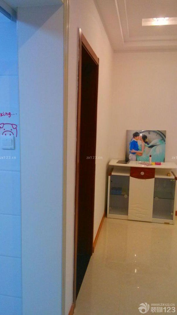  終于竣工了。裝修真的比想象中累好多啊。整個人都累的不行了，每天工作之余還要到處購買材料，買家具，監(jiān)理現(xiàn)場，不過現(xiàn)在回頭想想，沒有付出，就沒有今天這么漂亮溫馨的小家。整個人也就舒服多了。