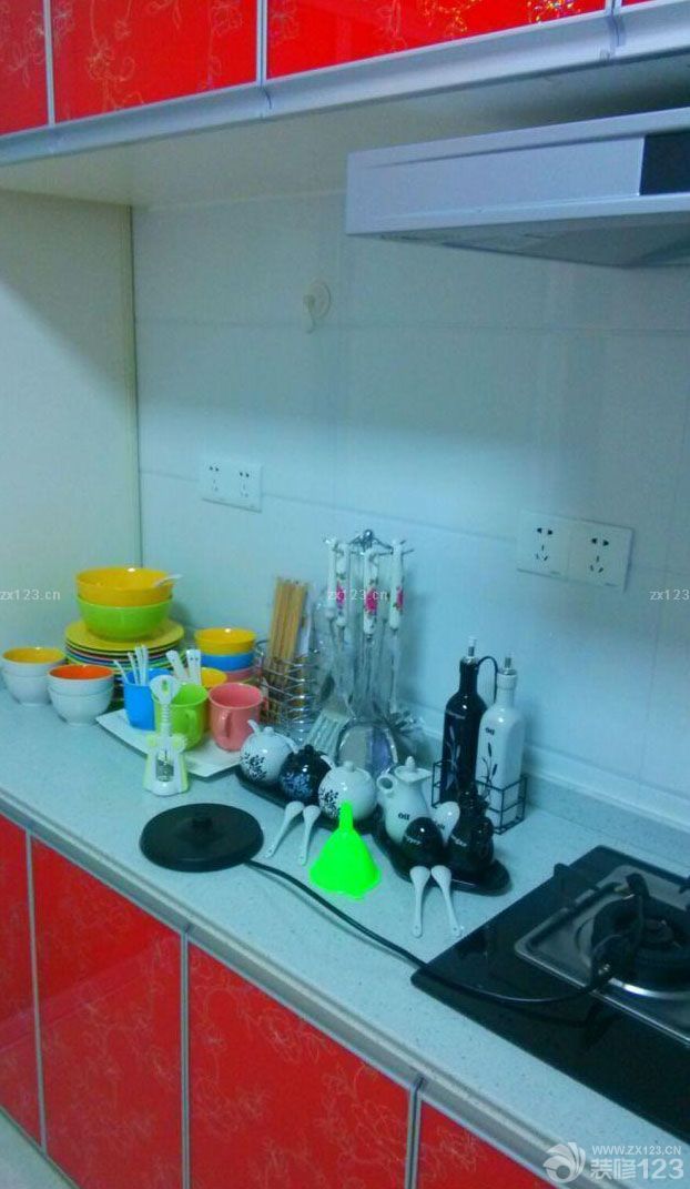  終于竣工了。裝修真的比想象中累好多啊。整個人都累的不行了，每天工作之余還要到處購買材料，買家具，監(jiān)理現(xiàn)場，不過現(xiàn)在回頭想想，沒有付出，就沒有今天這么漂亮溫馨的小家。整個人也就舒服多了。