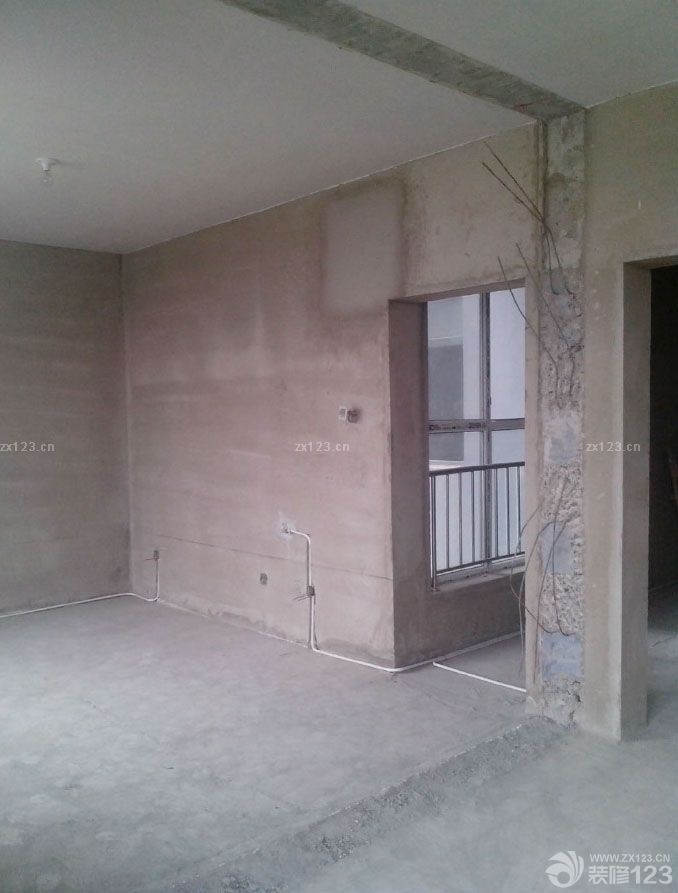 材料多，有點(diǎn)暈不知道怎么選了都。進(jìn)度太晚，看來(lái)到時(shí)候買(mǎi)燈，再一塊裝開(kāi)關(guān)了插座了！ 兩個(gè)臥室中間的墻拆掉了，好寬敞啊，中午我們一家又全家總動(dòng)員去看了下，構(gòu)想了下家具的擺設(shè)等等，呵呵，暢想！ 陽(yáng)臺(tái)上裝的開(kāi)關(guān)和兩個(gè)插座。這樣以后坐在陽(yáng)臺(tái)邊也有的玩了，嘿嘿！ 給寶寶留的學(xué)習(xí)區(qū)的空間。 客廳電視處的插座可真是不少。