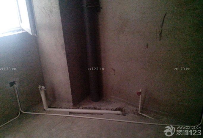 材料多，有點(diǎn)暈不知道怎么選了都。進(jìn)度太晚，看來(lái)到時(shí)候買(mǎi)燈，再一塊裝開(kāi)關(guān)了插座了！ 兩個(gè)臥室中間的墻拆掉了，好寬敞啊，中午我們一家又全家總動(dòng)員去看了下，構(gòu)想了下家具的擺設(shè)等等，呵呵，暢想！ 陽(yáng)臺(tái)上裝的開(kāi)關(guān)和兩個(gè)插座。這樣以后坐在陽(yáng)臺(tái)邊也有的玩了，嘿嘿！ 給寶寶留的學(xué)習(xí)區(qū)的空間。 客廳電視處的插座可真是不少。