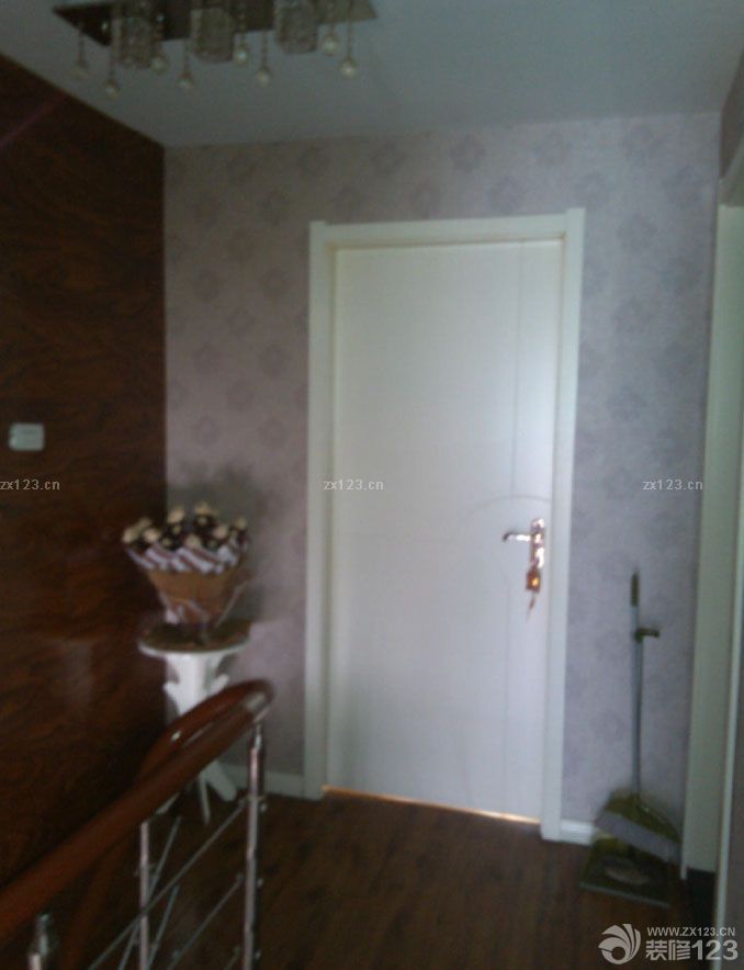  整個裝修是辛苦的，不過辛苦了這么久，一直都是在幫別人設(shè)計，現(xiàn)在終于有了自己的小家了，感覺一定要自己設(shè)計才會覺得特別，而且自己的喜好能夠融入到其中去，這是很不錯的一個選擇。