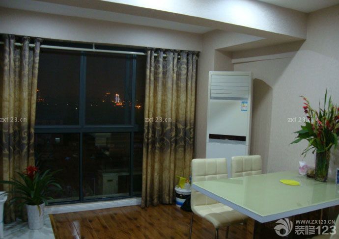  整個裝修是辛苦的，不過辛苦了這么久，一直都是在幫別人設(shè)計，現(xiàn)在終于有了自己的小家了，感覺一定要自己設(shè)計才會覺得特別，而且自己的喜好能夠融入到其中去，這是很不錯的一個選擇。