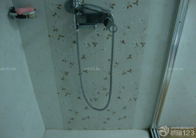  整個裝修是辛苦的，不過辛苦了這么久，一直都是在幫別人設(shè)計，現(xiàn)在終于有了自己的小家了，感覺一定要自己設(shè)計才會覺得特別，而且自己的喜好能夠融入到其中去，這是很不錯的一個選擇。